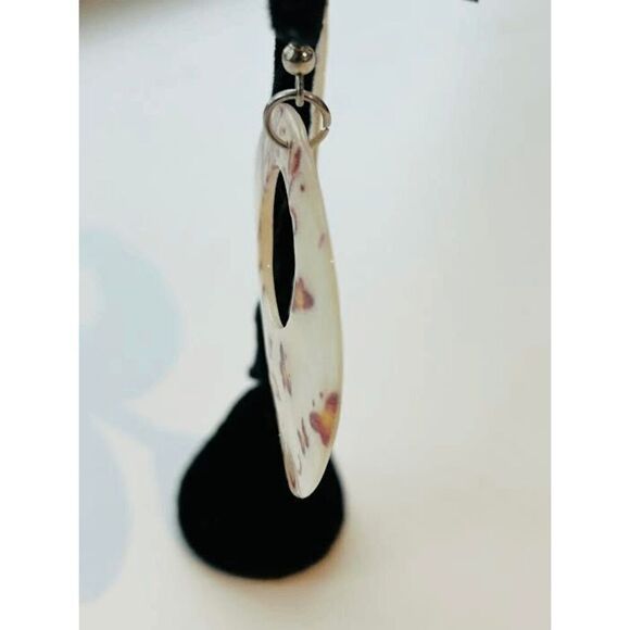 Vintage 70s Batik Printed Seashell Earrings - Picture 2 of 3